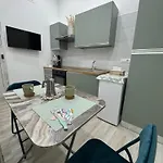 Isabel House شقة
