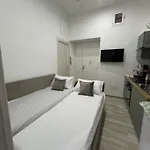 Isabel House نابولي